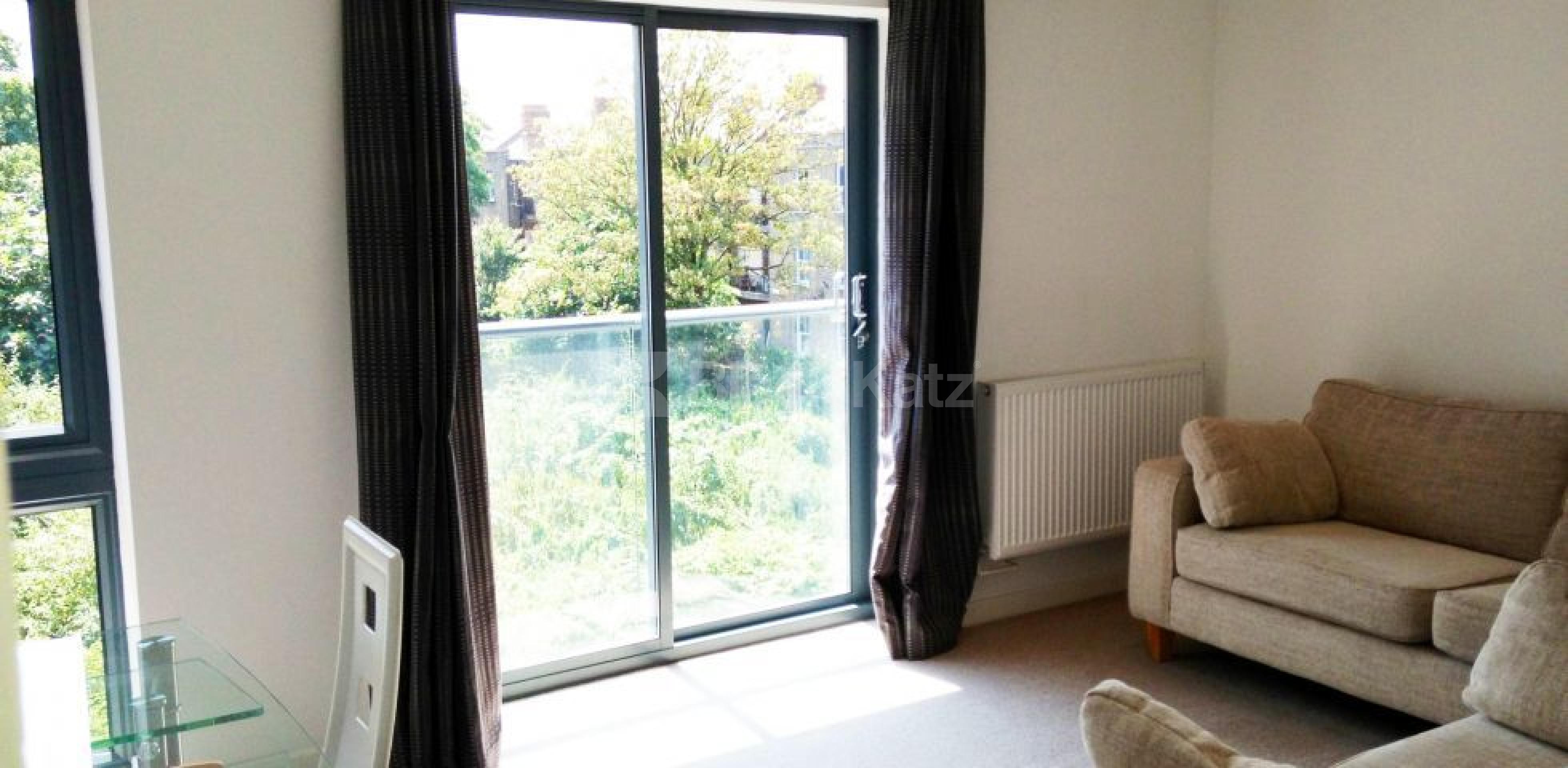 			NEW INSTRUCTION , 2 Bedroom, 1 bath, 1 reception Apartment			 Brixton Road, Oval SW9